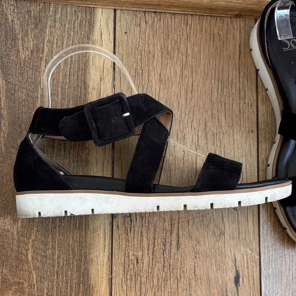 Sofft Reston Leather Black Crisscross Strappy Sandals sz 8